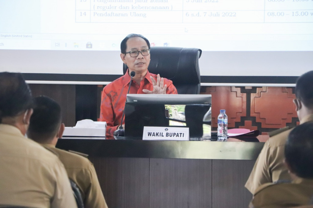 Wabup Suiasa Pimpin Rapat Penerimaan Peserta Didik Baru Tahun Ajaran 2022/2023